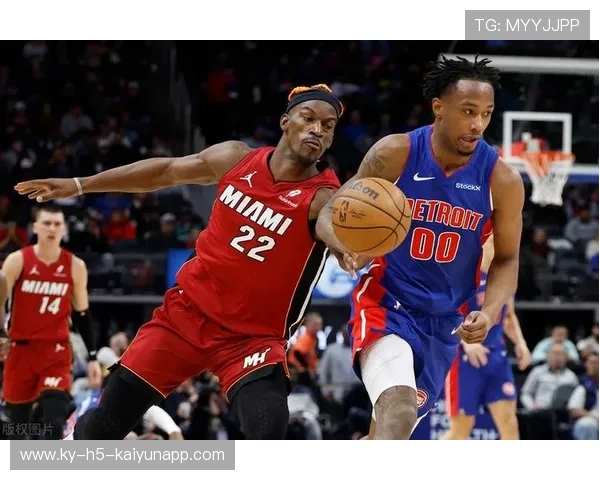 巴特勒抢下关键篮板并补篮得手,热火把胜利留在主场 巴特勒抢下关键篮板并补篮得手,热火把胜利留在主场