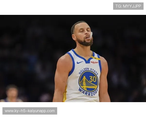 库里底角漂移三分入网，勇士稳住领先